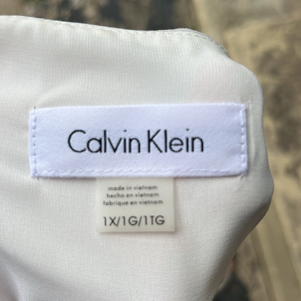 Like new Calvin Klein asymmetrical sleeveless dressy top - Picture 6 of 11